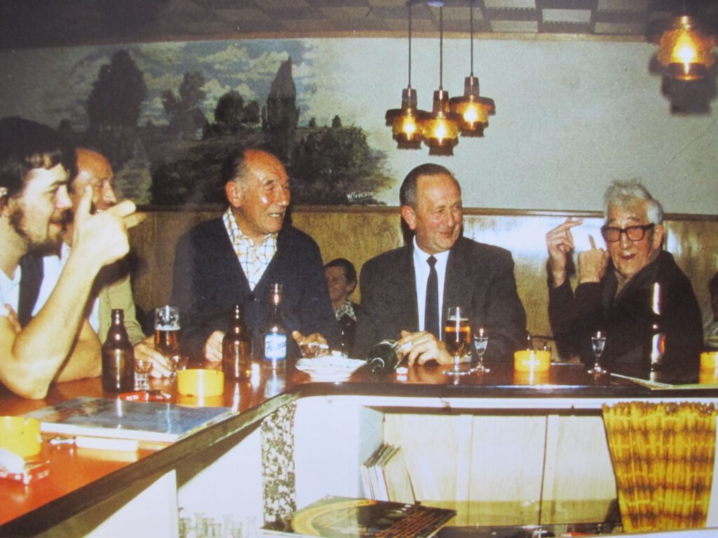 Geselliger Abend in Heideruh mit Fiete Lass (rechts)