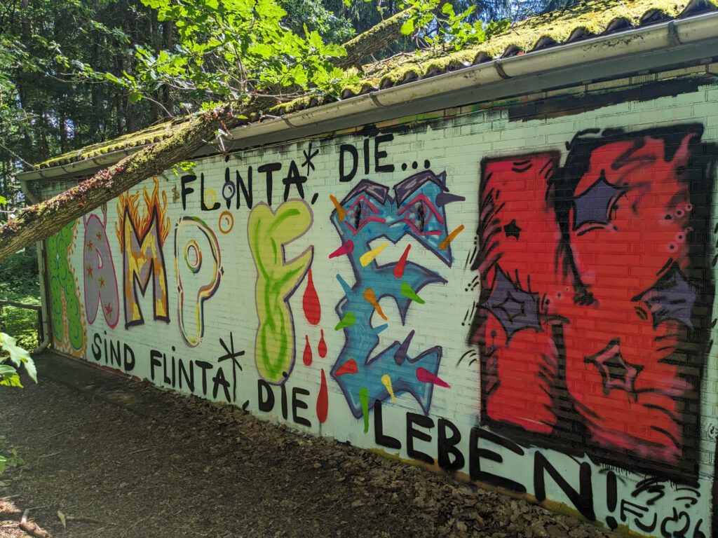 FLINTA Wandgestaltung. FLINTAS die kämpfen sind FLINTAS die leben!