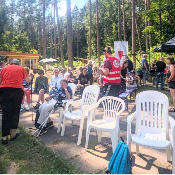 Sommerfest Heideruh. Der Nachmittag. Beitragfoto mit Gäst*innen